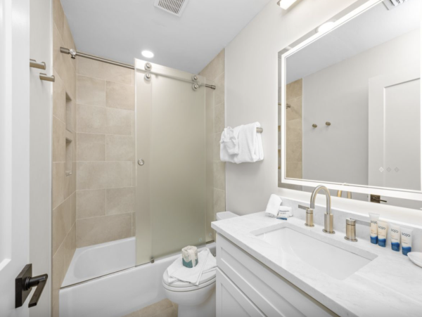 Intimate 4 unit beachfront complex